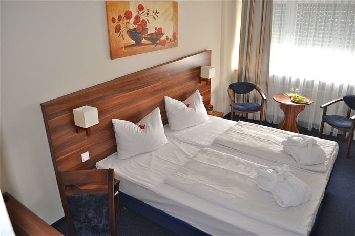 Imagen de la habitación del Hotel Savoy Frankfurt. Foto 16