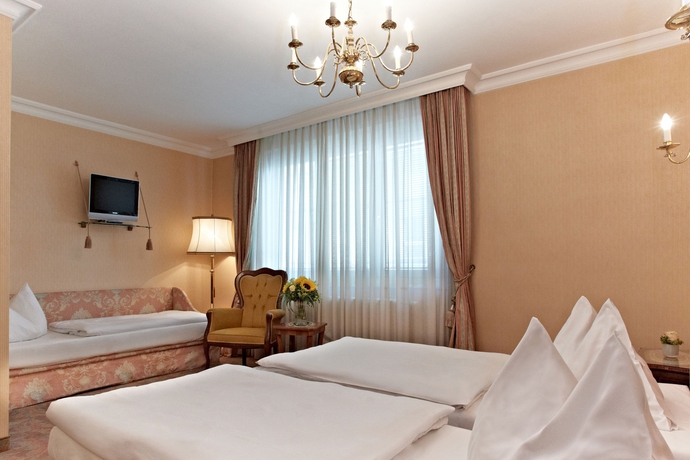 Imagen de la habitación del Hotel Savoy Garni. Foto 10