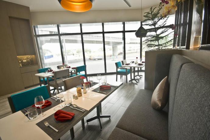 Imagen del bar/restaurante del Hotel Savoy Hotel Manila. Foto 11