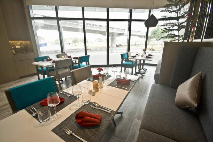 Imagen del bar/restaurante del Hotel Savoy Hotel Manila. Foto 12