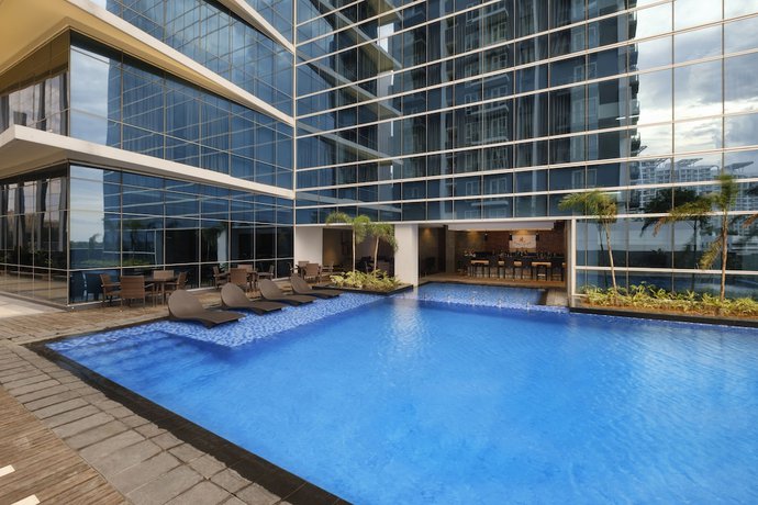 Imagen de la piscina del Hotel Savoy Mactan Newtown. Foto 19