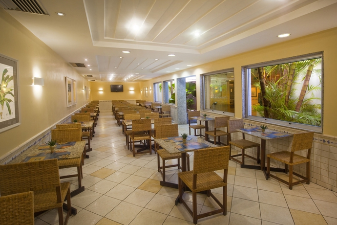 Imagen del bar/restaurante del Hotel Savoy Othon Lite. Foto 4
