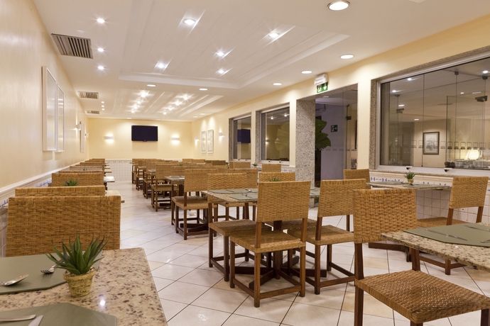 Imagen del bar/restaurante del Hotel Savoy Othon Lite. Foto 6