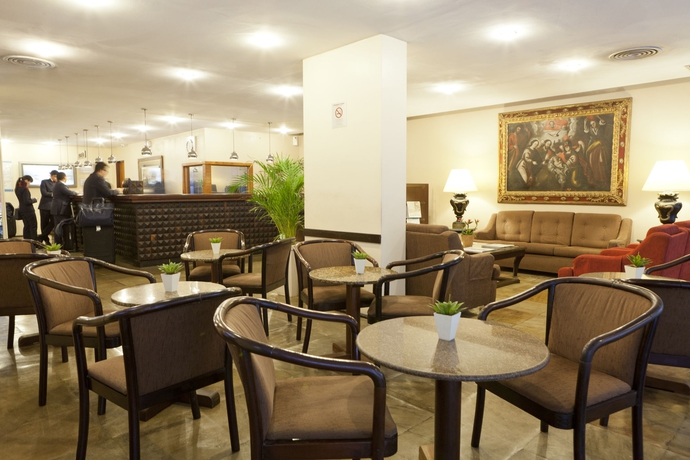 Imagen del bar/restaurante del Hotel Savoy Othon Lite. Foto 7