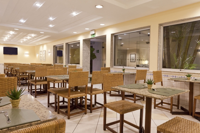 Imagen del bar/restaurante del Hotel Savoy Othon Lite. Foto 8