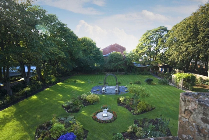 Imagen de los exteriores del Hotel Savoy Park. Foto 16