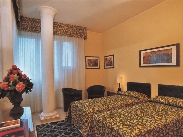 Imagen general del Hotel Savoy, Pesaro. Foto 2