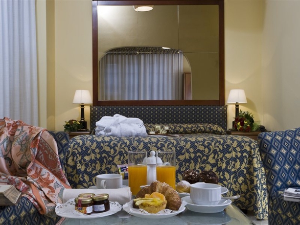 Imagen general del Hotel Savoy, Pesaro. Foto 4