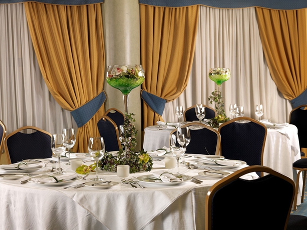 Imagen de los interiores del Hotel Savoy, Pireo. Foto 15