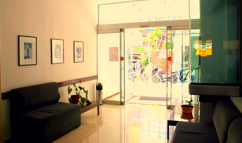 Imagen de los interiores del Hotel Savoy, Rodas Town. Foto 11