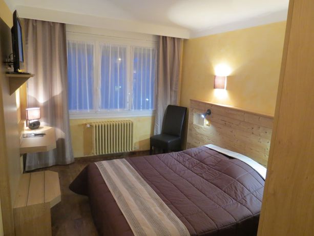 Imagen de la habitación del Hotel Savoy, Saint-Michel-de-Maurienne. Foto 2