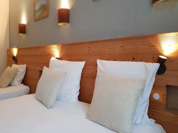Imagen de la habitación del Hotel Savoy, Saint-Michel-de-Maurienne. Foto 3