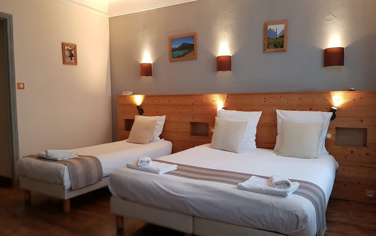 Imagen de la habitación del Hotel Savoy, Saint-Michel-de-Maurienne. Foto 5