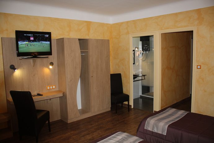Imagen de la habitación del Hotel Savoy, Saint-Michel-de-Maurienne. Foto 8