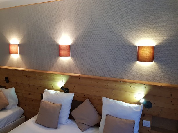Imagen de la habitación del Hotel Savoy, Saint-Michel-de-Maurienne. Foto 9