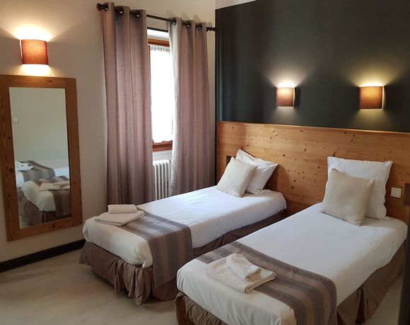 Imagen de la habitación del Hotel Savoy, Saint-Michel-de-Maurienne. Foto 10