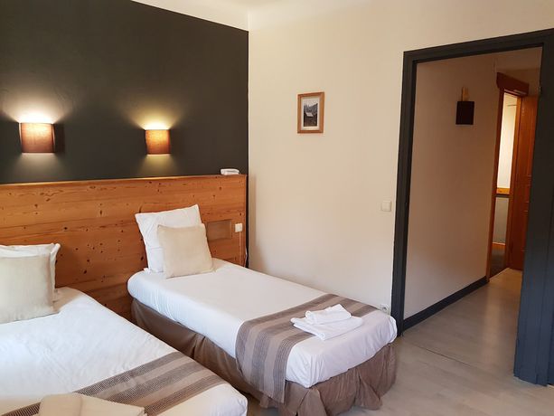 Imagen de la habitación del Hotel Savoy, Saint-Michel-de-Maurienne. Foto 15