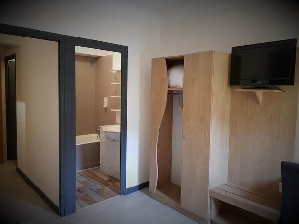 Imagen de la habitación del Hotel Savoy, Saint-Michel-de-Maurienne. Foto 19