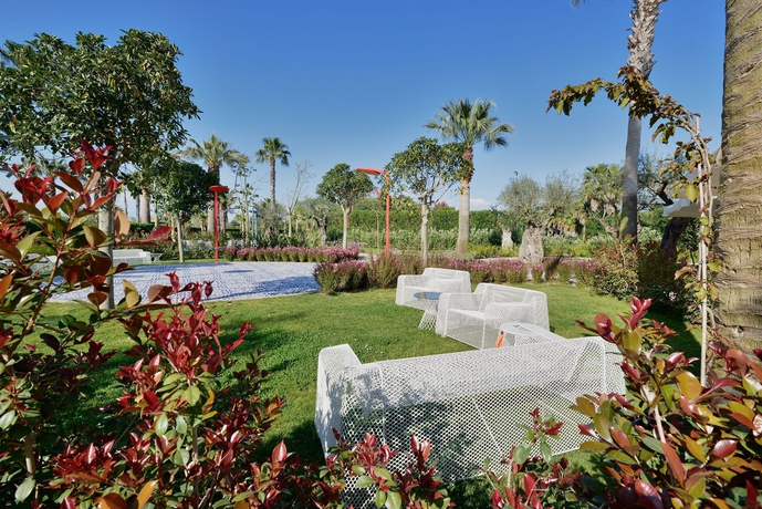 Imagen de los exteriores del Hotel Savoy and Spa. Foto 10