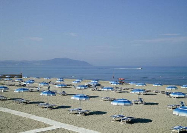 Imagen de los exteriores del Hotel Savoy and Spa. Foto 11