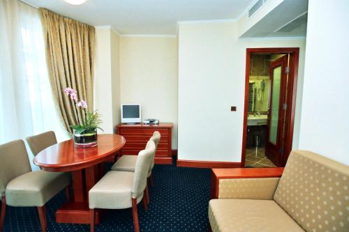 Imagen general del Hotel Savus. Foto 4