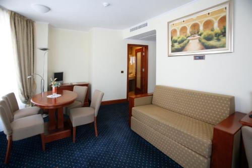 Imagen general del Hotel Savus. Foto 6