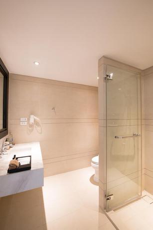 Imagen de la habitación del Hotel Sawaddi Patong Resort and Spa By Tolani. Foto 10