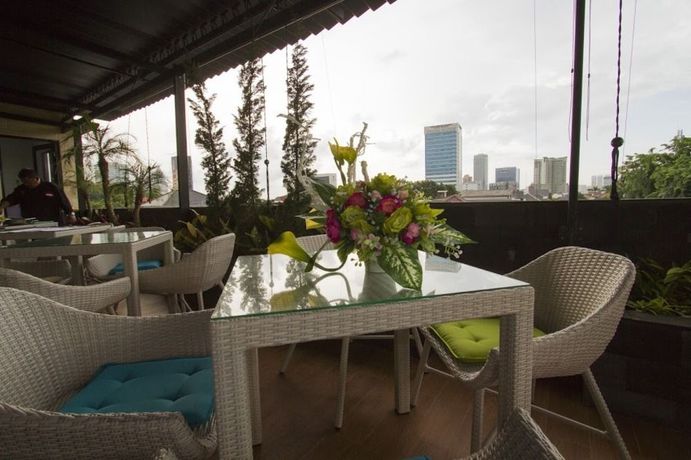 Imagen del bar/restaurante del Hotel Sawana Suites. Foto 5