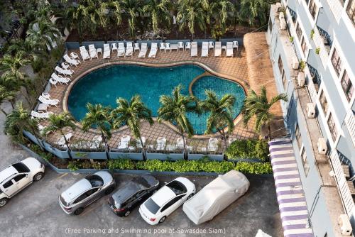 Imagen de la piscina del Hotel Sawasdee Pattaya. Foto 11