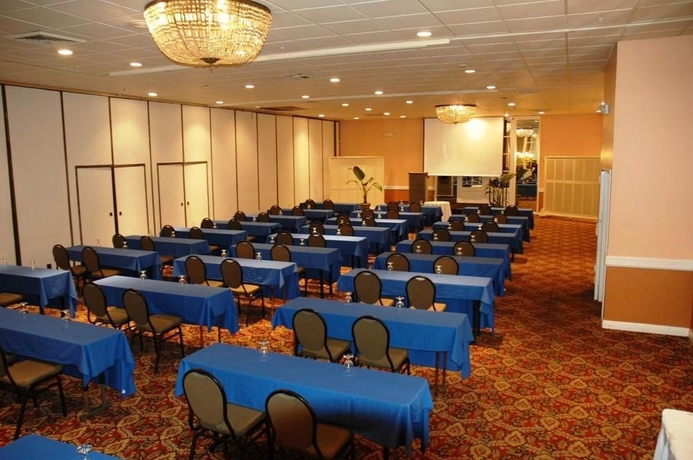 Imagen de los interiores del Hotel Sawgrass Inn & Conference Center. Foto 9
