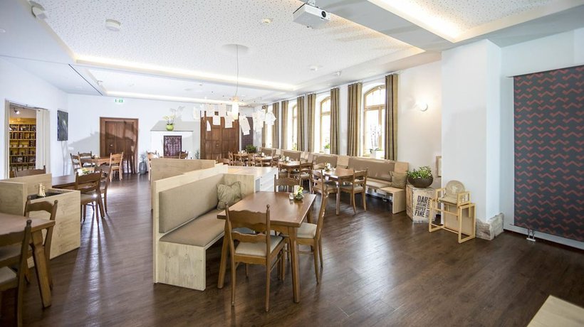 Imagen del bar/restaurante del Hotel Saxenhof der Rh&ouml;ner Botschaft. Foto 2