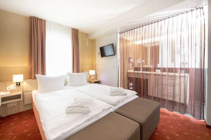 Imagen de la habitación del Hotel Saxenhof der Rh&ouml;ner Botschaft. Foto 9