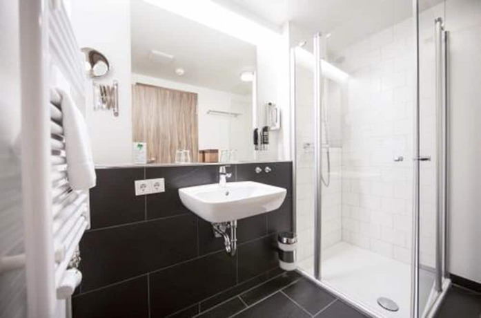 Imagen de la habitación del Hotel Saxenhof der Rh&ouml;ner Botschaft. Foto 15