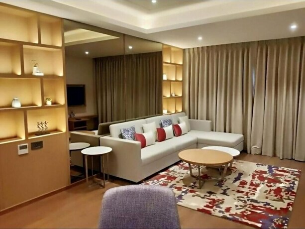 Imagen de la habitación del Hotel Sayaji Jamnagar. Foto 15