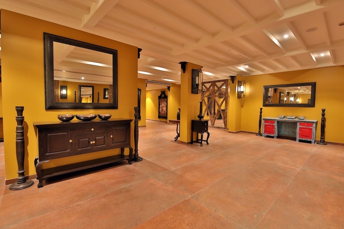 Imagen de los interiores del Hotel Sayaji Rajkot. Foto 19