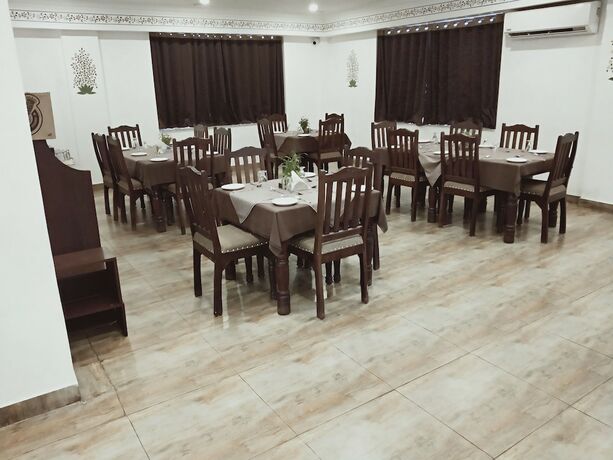 Imagen del bar/restaurante del Hotel Sayaji Resort and Spa Udaipur. Foto 14