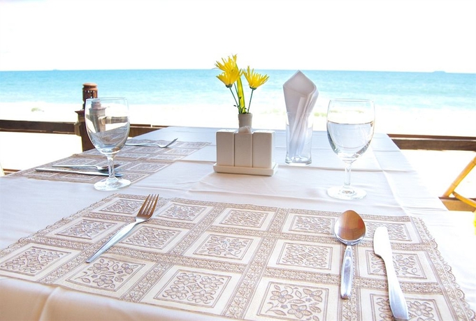 Imagen del bar/restaurante del Hotel Sayang Beach Resort. Foto 3