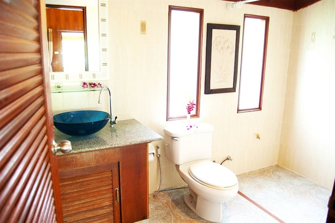 Imagen de la habitación del Hotel Sayang Beach Resort. Foto 11