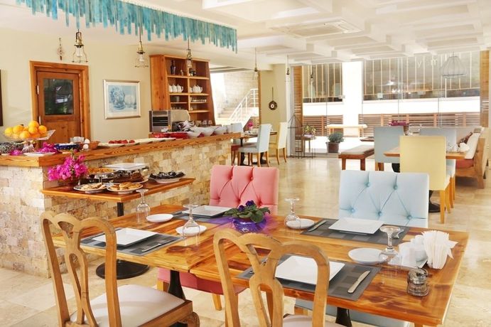 Imagen del bar/restaurante del Hotel Saylam Suites. Foto 3