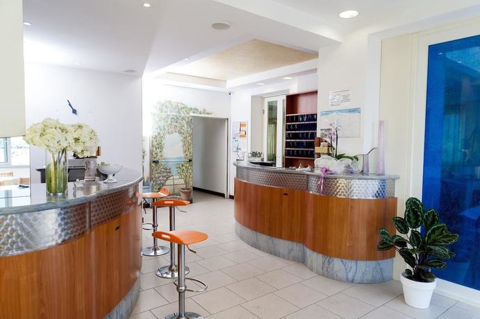 Imagen de los interiores del Hotel Sayonara. Foto 17