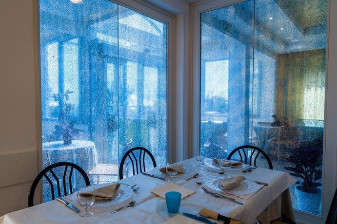 Imagen del bar/restaurante del Hotel Sayonara. Foto 5