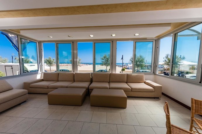 Imagen de los interiores del Hotel Sayonara. Foto 19