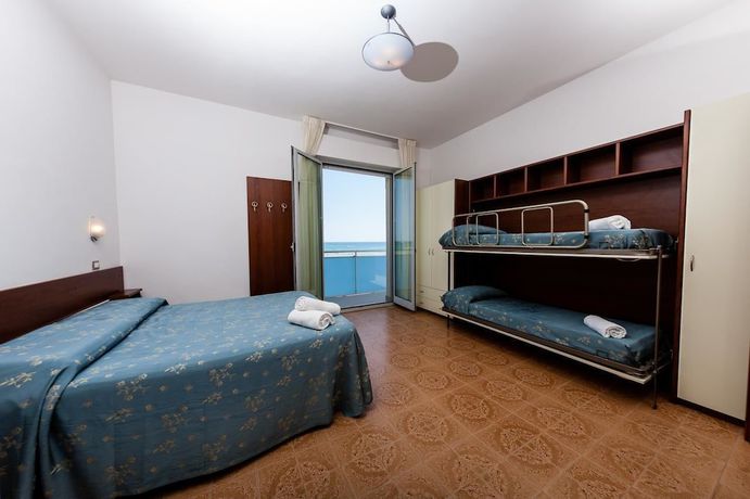 Imagen de la habitación del Hotel Sayonara, Senigallia. Foto 11