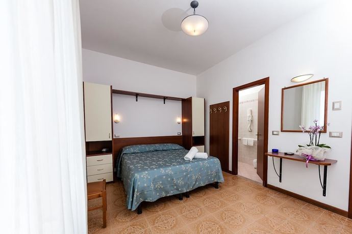 Imagen de la habitación del Hotel Sayonara, Senigallia. Foto 15
