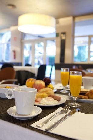 Imagen del bar/restaurante del Hotel Sb Corona Tortosa. Foto 2