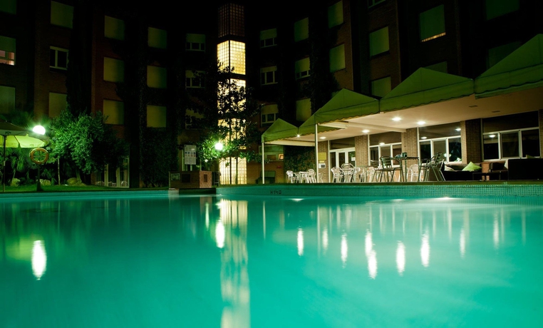 Imagen de la piscina del Hotel Sb Corona Tortosa. Foto 13