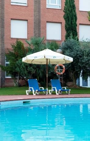 Imagen de la piscina del Hotel Sb Corona Tortosa. Foto 14