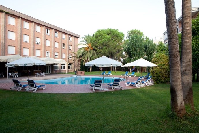 Imagen de la piscina del Hotel Sb Corona Tortosa. Foto 15