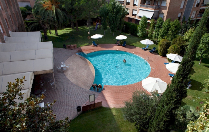 Imagen de la piscina del Hotel Sb Corona Tortosa. Foto 16