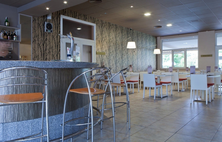 Imagen del bar/restaurante del Hotel Sb Corona Tortosa. Foto 5